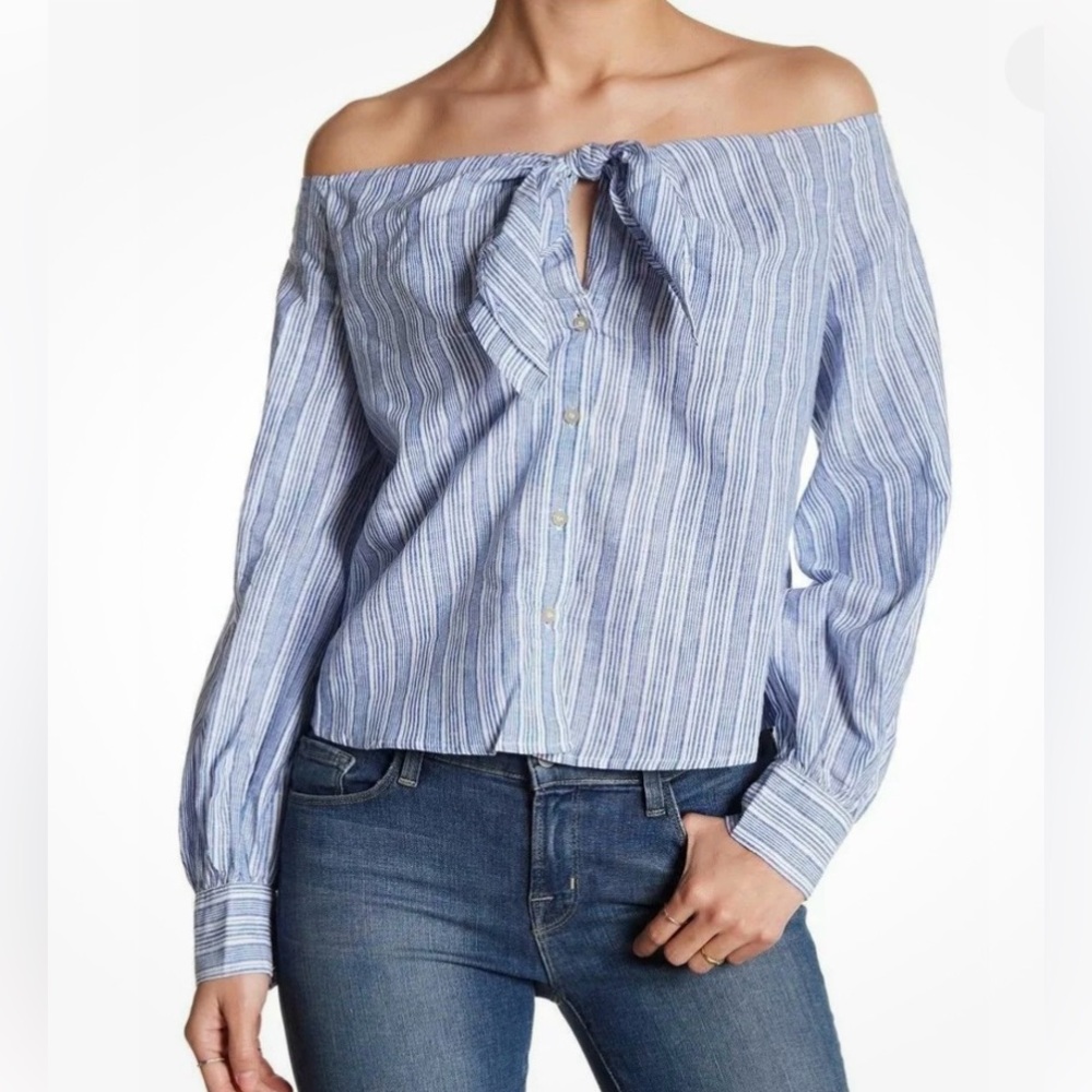 Free People Oxford blue and white striped off the shoulder. Women’s size M. EUC